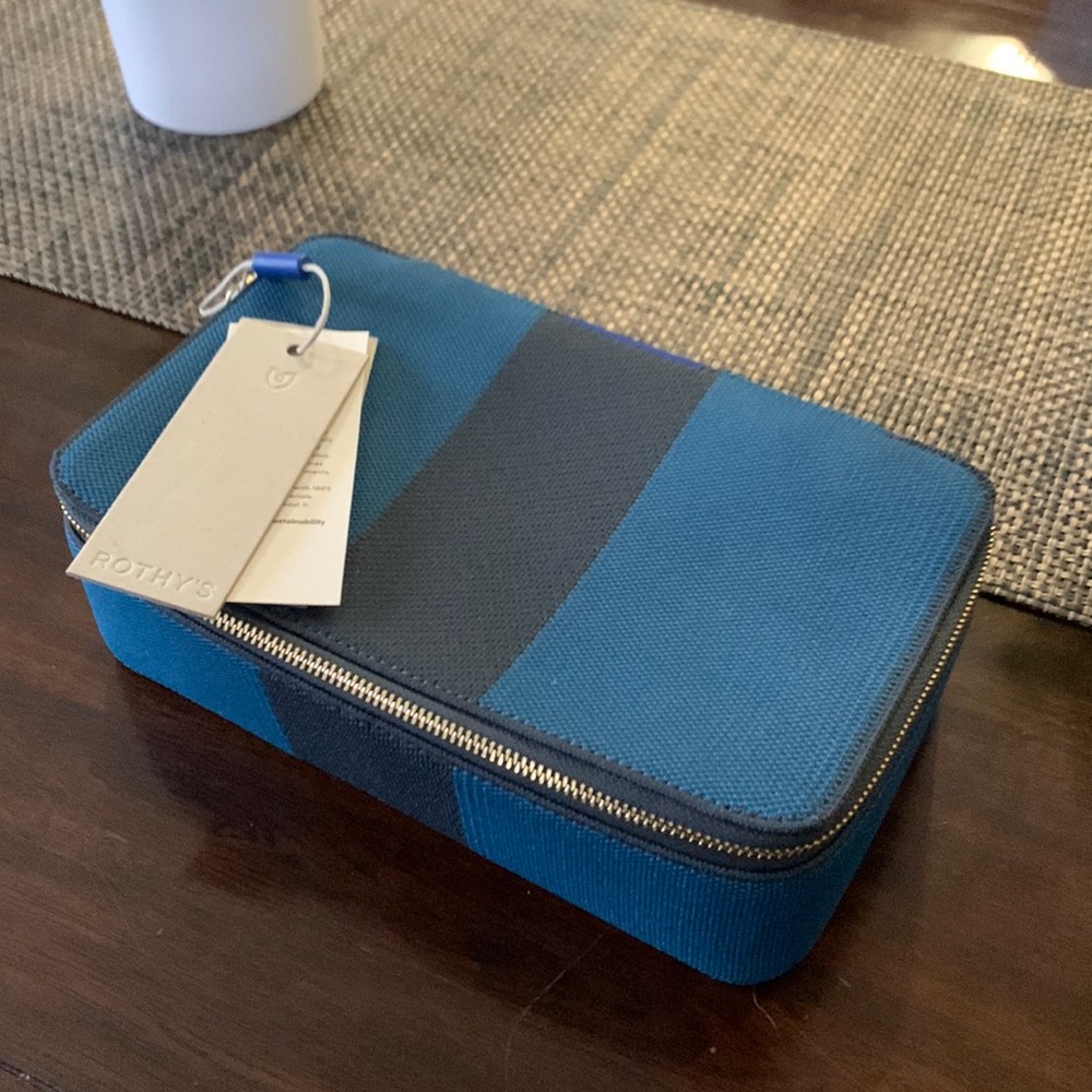 Rothy’s large sapphire catchall